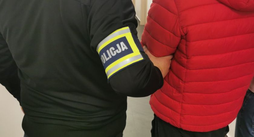 Łomżyńscy policjanci zatrzymali podejrzanego o włamanie. Sprawca ukradł pieniądze, biżuterię, sprzęt i meble!
