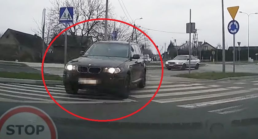 Na skróty przez pasy! Kierowca BMW na łomżyńskich tablicach został nagrany [VIDEO]