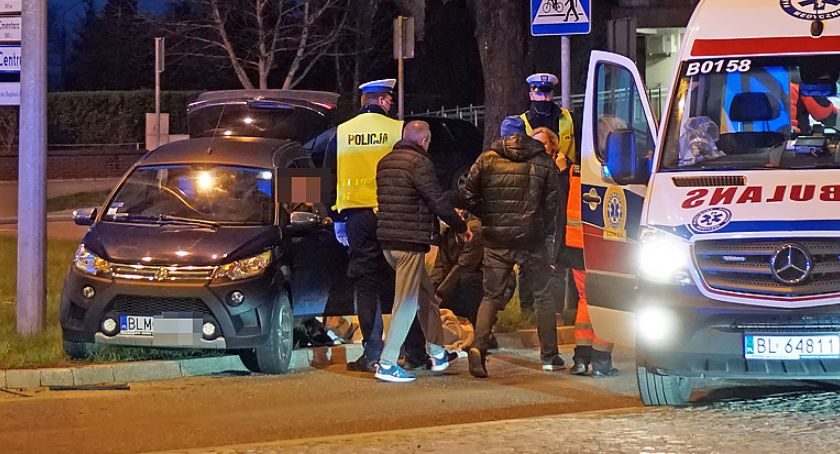 Wypadek na rondzie Lutosławskich. Młoda kierująca w szpitalu [FOTO]