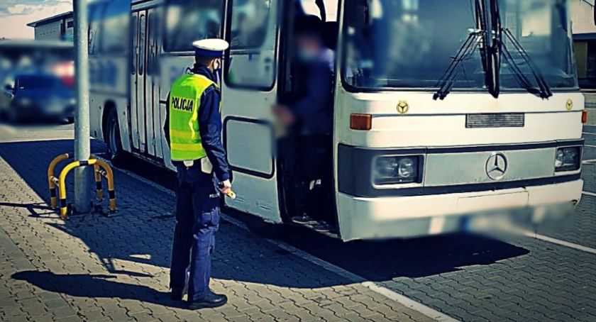 Policjanci kontrolowali autobusy. Ile wykroczeń ujawniono?