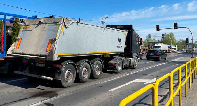 Zakorkowana droga z Łomży do Piątnicy [FOTO]