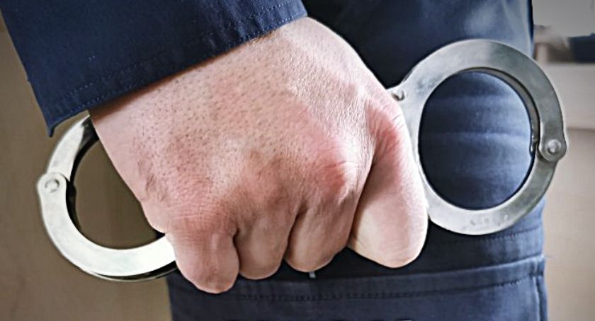 Dokumenty, alimenty i zakłócanie miru domowego. Poszukiwani w rękach policji