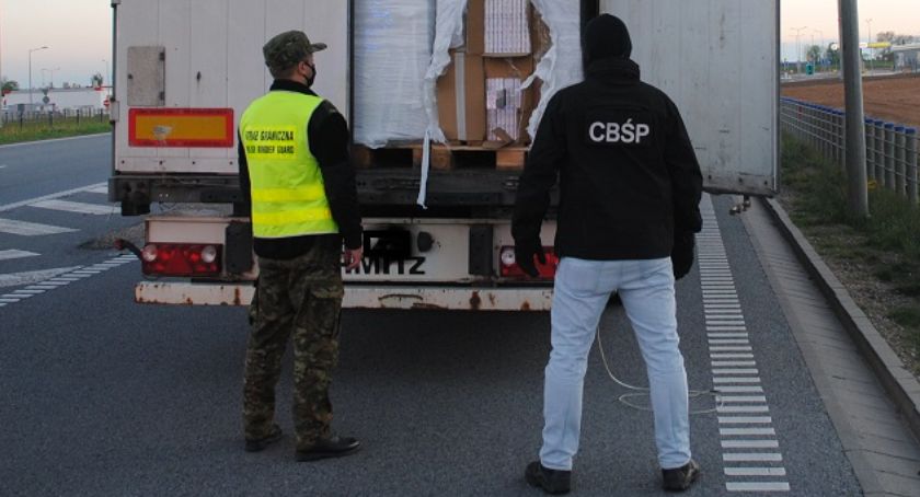 SG i CBŚP zatrzymały ciężarówkę wypełnioną kontrabandą [VIDEO i FOTO]