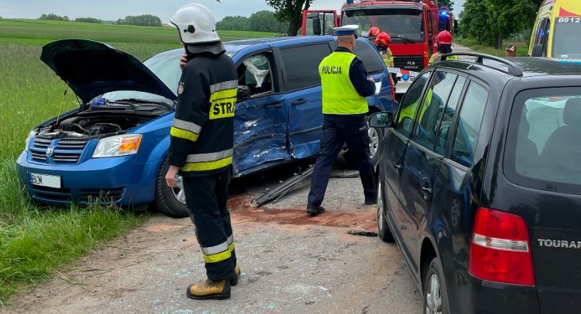 Wypadek w gminie Jedwabne. Trzy osoby w szpitalu [FOTO]
