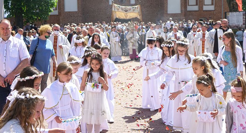 Łomża: Tysiące wiernych uczestniczyło w procesjach [FOTO]