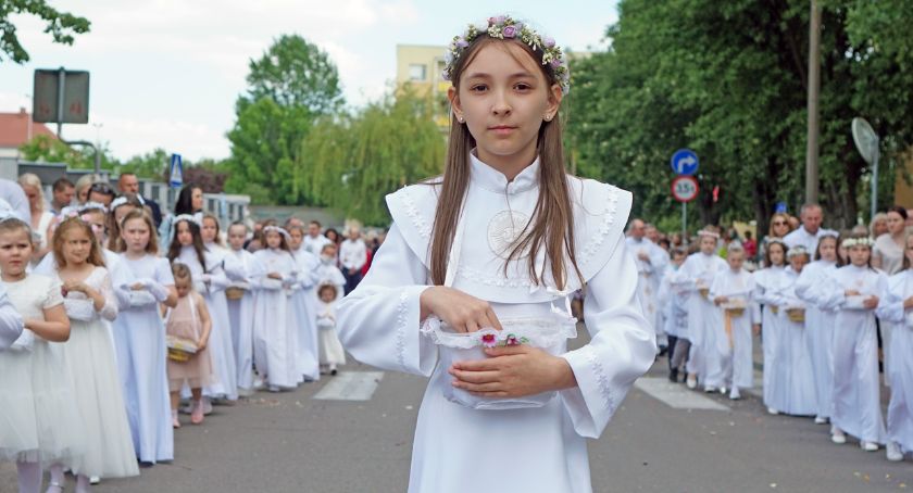 Boże Ciało 2021: Procesja w parafii Miłosierdzia Bożego [FOTO]