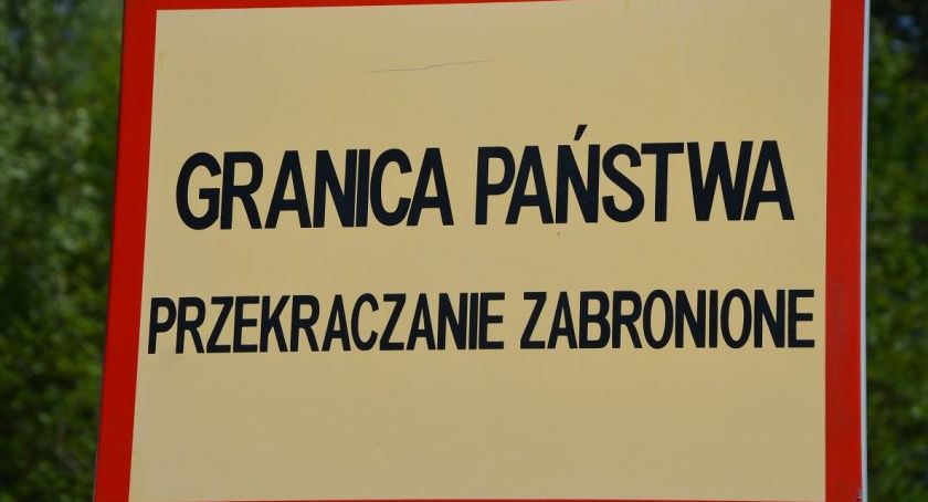Podlascy strażnicy graniczni zatrzymali dużą grupę nielegalnych migrantów