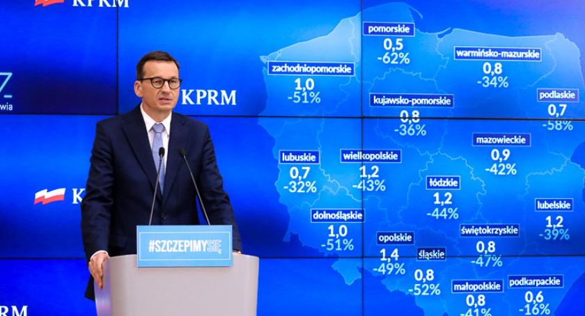 Jest plan luzowania obostrzeń na wakacje. 