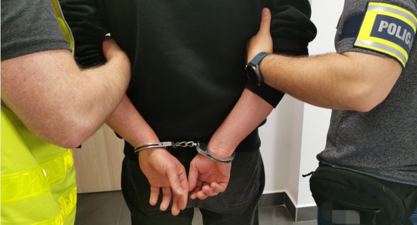 Kontrola drogowa zakończona policyjnym aresztem. Nikt nie chciał przyznać się do narkotyków