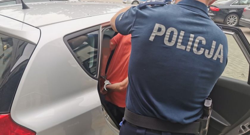 Spał pod ławką w Łomży. Okazało się, że od 18 lat szukał go wymiar sprawiedliwości!
