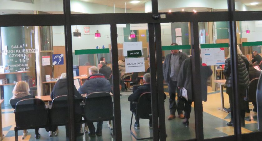ZUS: Sale obsługi klientów w poniedziałki znów otwarte dłużej