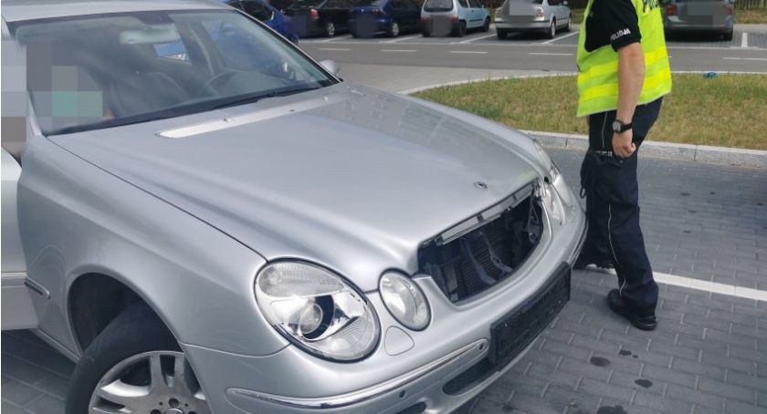 Policjanci wyeliminowali z ruchu mercedesa. Mieszkaniec Łomży nie mógł jechać dalej [FOTO]