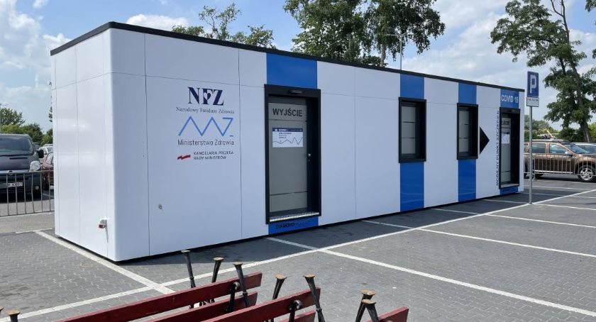 Łomża: Nadal można szczepić się w kontenerze przy dworcu. Ile osób skorzystało? 