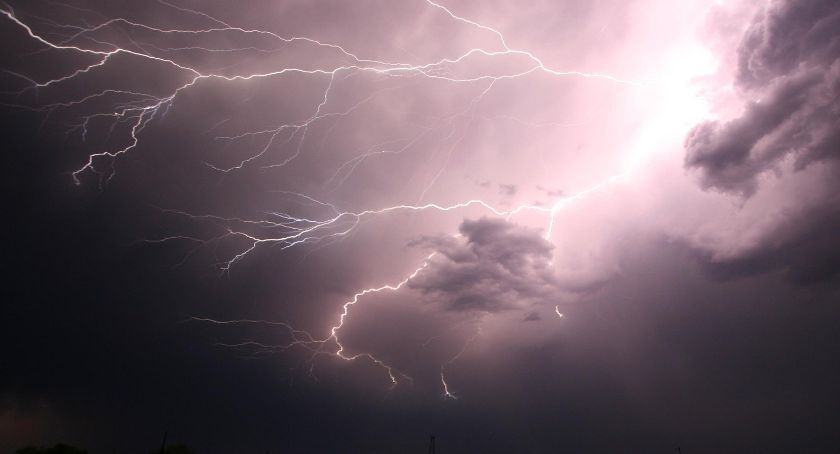 Burze i upały na wschodzie Polski. Ostrzeżenia drugiego stopnia w naszym regionie [AKTUALIZACJA]