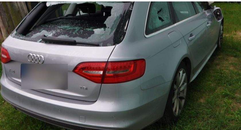 Przyjechał do swojej sympatii, jej były partner zmasakrował jego auto! [FOTO]