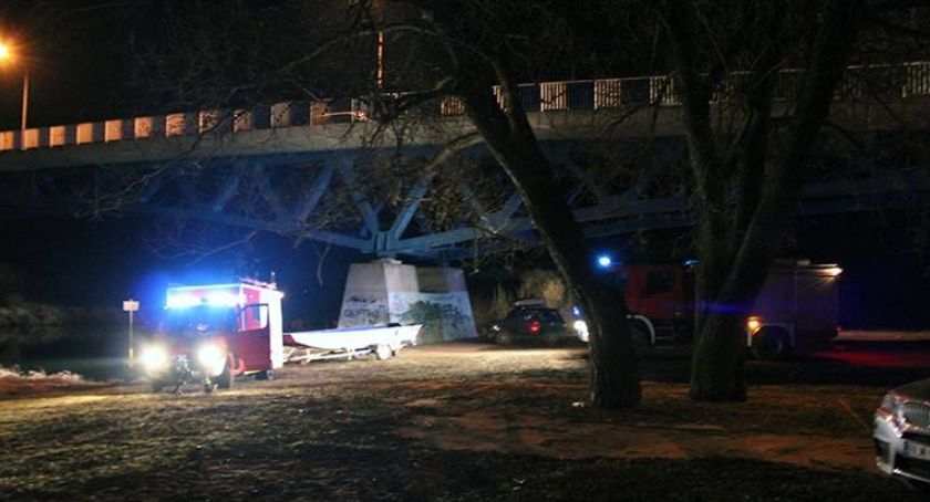 Mężczyzna chciał skoczyć z mostu Hubala