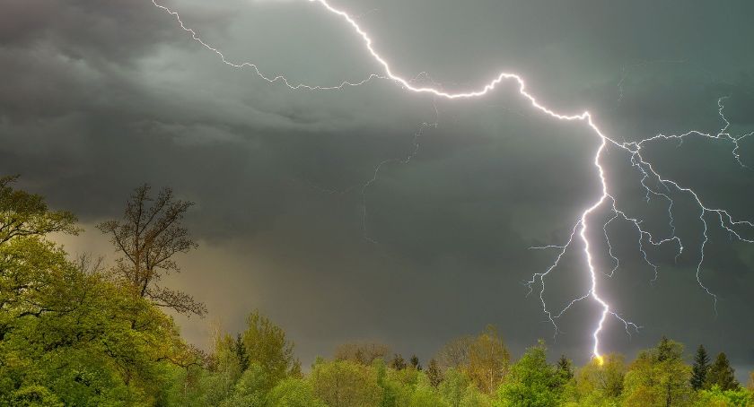 Nadal możliwe burze z gradem