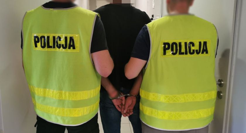 Zobaczył radiowóz i zaczął uciekać. 