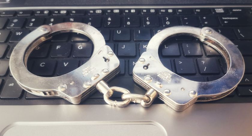 Mieszkanka Łomży padła ofiarą oszustów. Myślała, że inwestuje w kryptowaluty