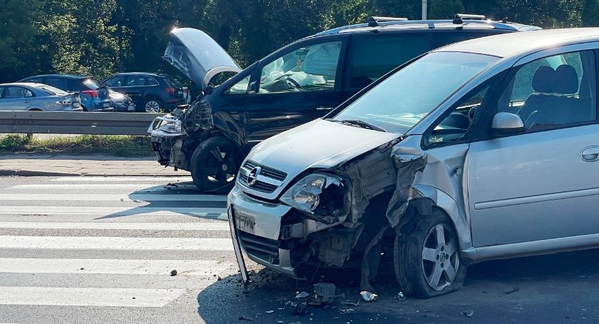 Zderzyli się w Piątnicy. Uwaga na utrudnienia [FOTO][AKTUALIZACJA]