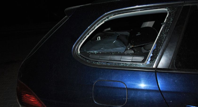 Draka na stacji paliw! Wybił szybę w aucie 44-latka, bo ten pośpieszał go w robieniu zakupów