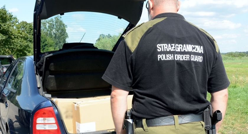 Mieszkanka Łomży tłumaczyła, że 70 tysięcy sztuk papierosów znalazła w lesie