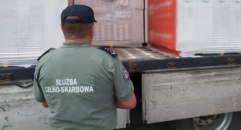Papierosy wśród betonowych bloczków [FOTO]