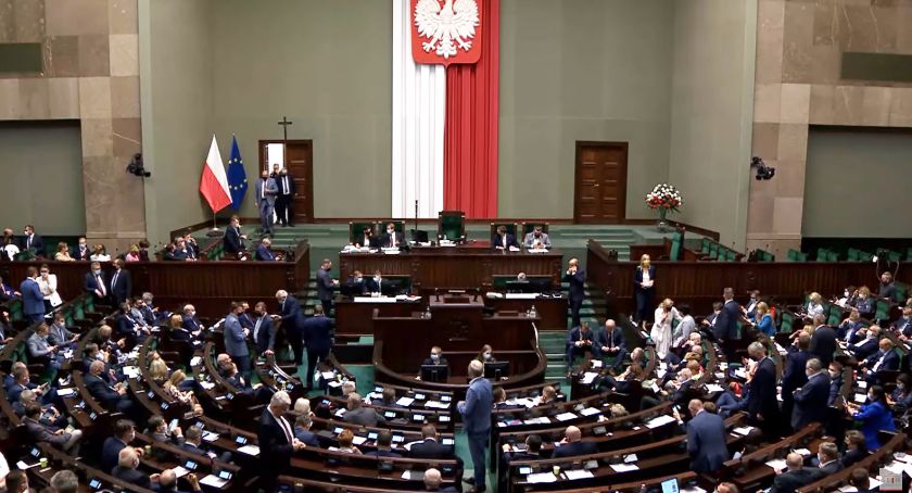 Lex TVN przyjęte po skandalu w Sejmie. Jak głosowali podlascy posłowie?