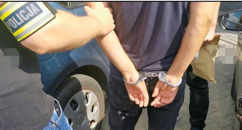 Zarabiał kradnąc perfumy. Złapali go policjanci z Łomży