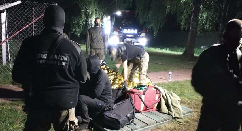 Nielegalni migranci utknęli na rozlewiskach Narwi [VIDEO i FOTO]
