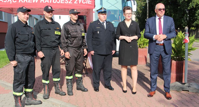 Ambulans przy starostwie. Można przyjść i oddać krew
