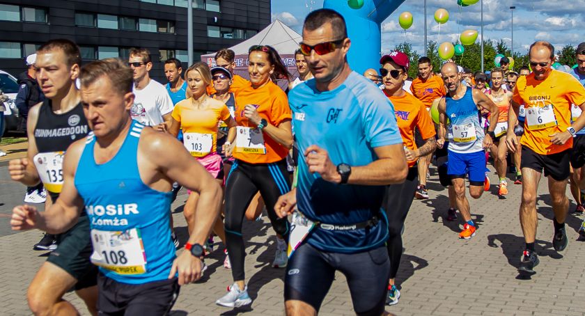 Rozgrzewka, balony w dłoń i do biegu! Amatorzy pobiegli jak profesjonaliści [FOTO, VIDEO]