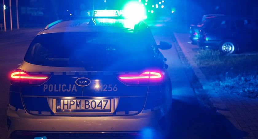 Pilotaż z awarią po drodze. Łomżyńscy mundurowi wieźli 4-latka do szpitala