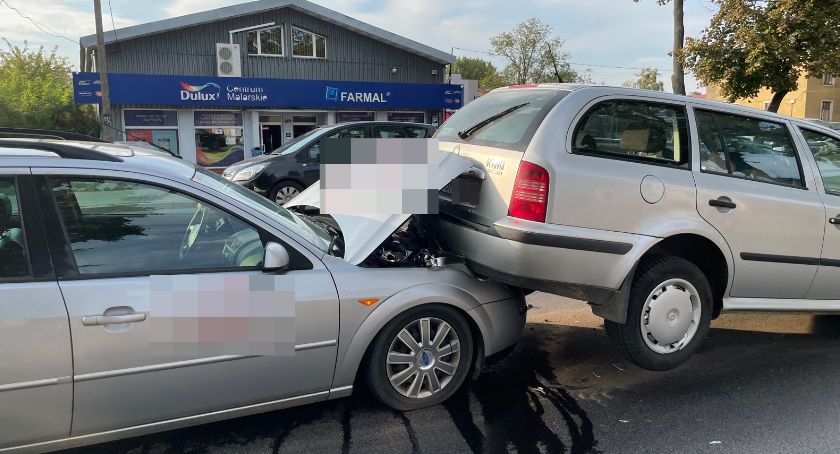 (Nie) klasyczne domino. Skoda wylądowała na fordzie [FOTO]