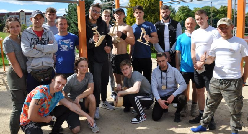 Zawody World Pull Up Day. Śmiałkowie podciągali się na drążkach [FOTO]