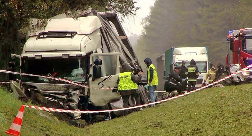 Ogromny dramat na drodze. Nie żyją 4 osoby [FOTO]