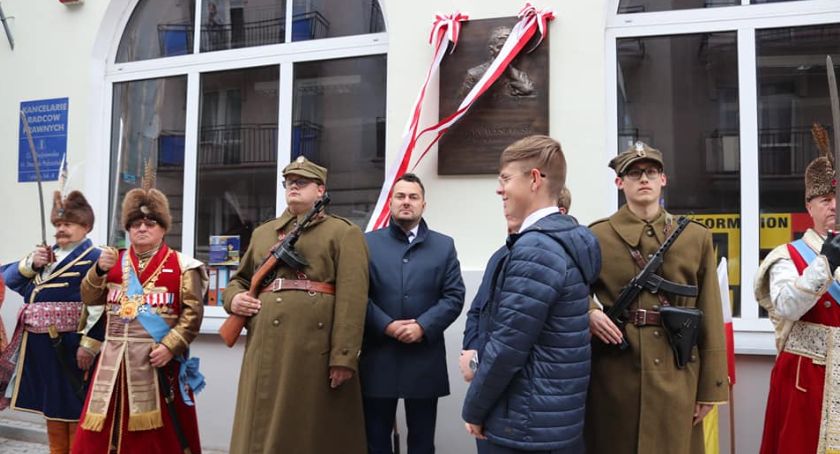 Nowa pamiątkowa tablica. Tym razem dla Prymasa Tysiąclecia [FOTO]