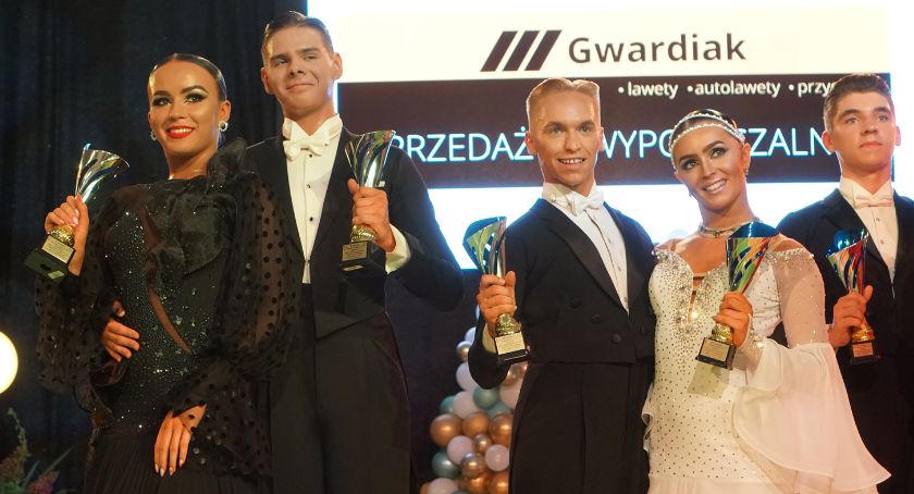 Turniej tańca towarzyskiego. Bo ruch jest najważniejszy [FOTO]