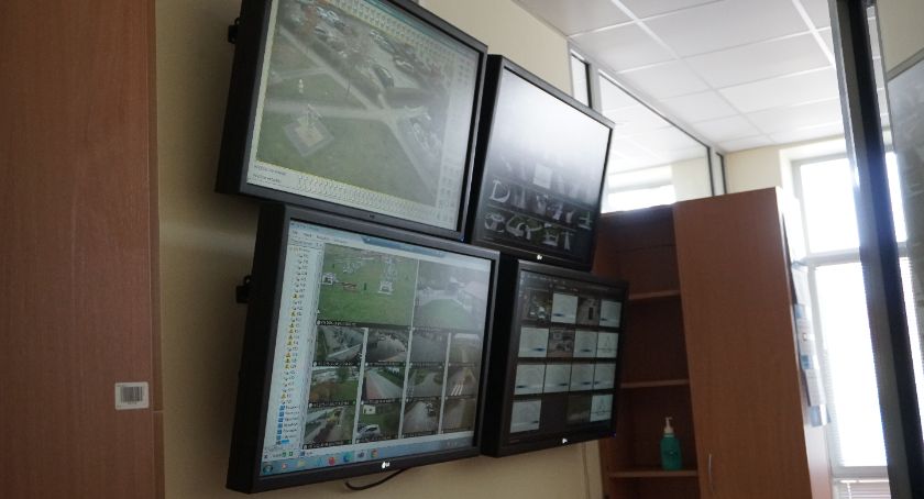 Monitoring miejski w Łomży. Ponad 200 kamer obserwuje ulice, parki, osiedla [VIDEO]