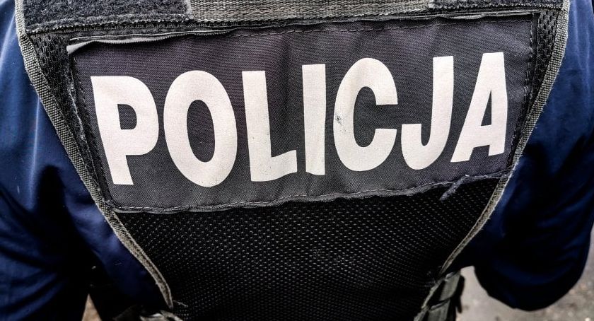 Łomżyńscy policjanci zatrzymali trzy osoby. Jeden z mężczyzn poszukiwany był za przestępstwo seksualne