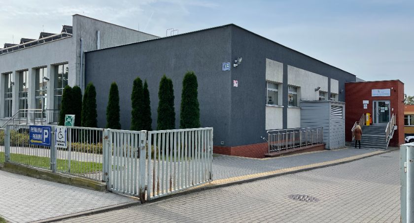 Bakterie w natryskach. Nieczynna pływalnia przy ul. Niemcewicza w Łomży