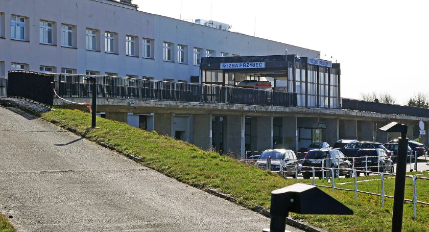 COVID-19. Coraz młodsi pacjenci i 3 zgony w łomżyńskim szpitalu