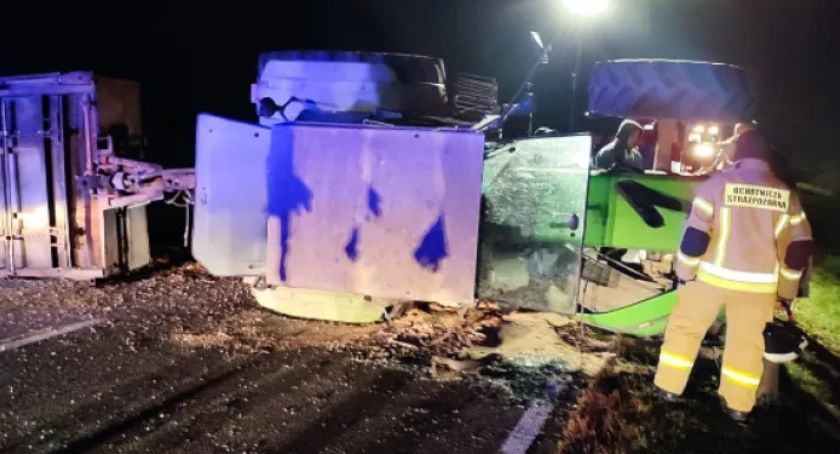 Wypadek za Śniadowem. Kierowca uderzył w tył przyczepy