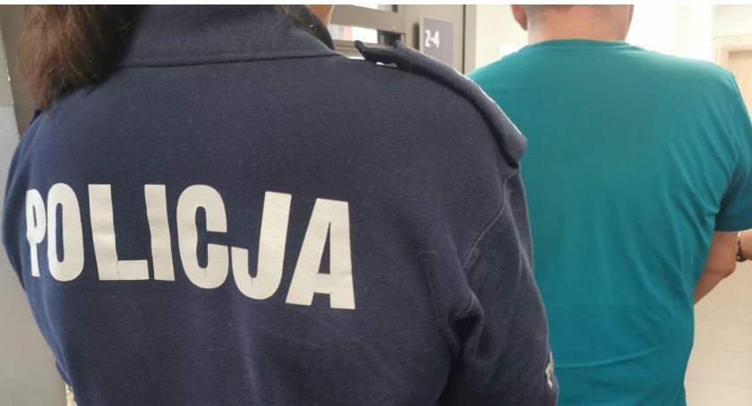 Piją i jadą! Jeden z kierowców nie ustąpił pierwszeństwa policjantom
