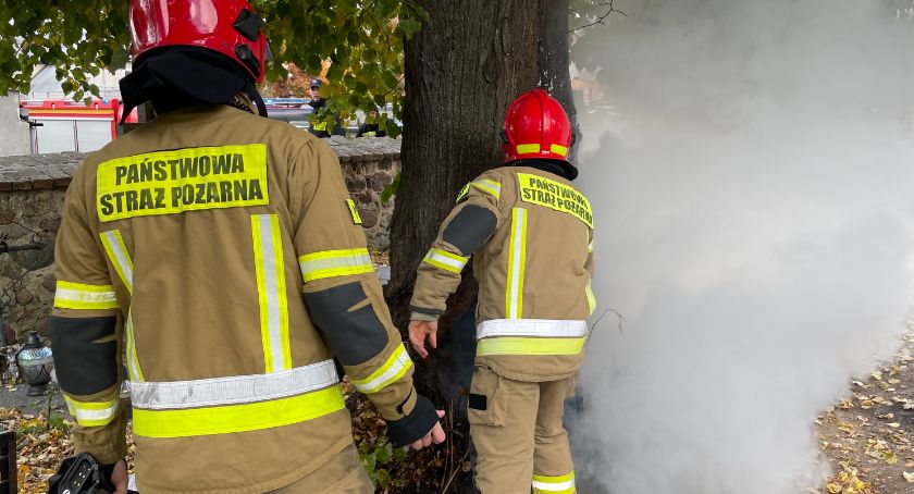 Pożar na cmentarzu przy ul. Kopernika w Łomży [FOTO]