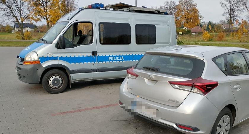 Parkingowe potrącenie w Miastkowie. Pieszy trafił do szpitala