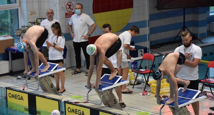 Udany początek sezonu pływaków UKS Butterfly Łomża [FOTO]