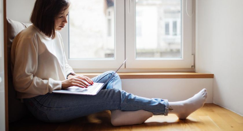 Ile czasu trzeba poświęcić na naukę angielskiego online?