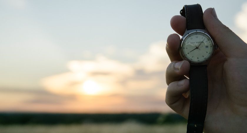 Pośpimy godzinę dłużej. Przechodzimy na czas zimowy