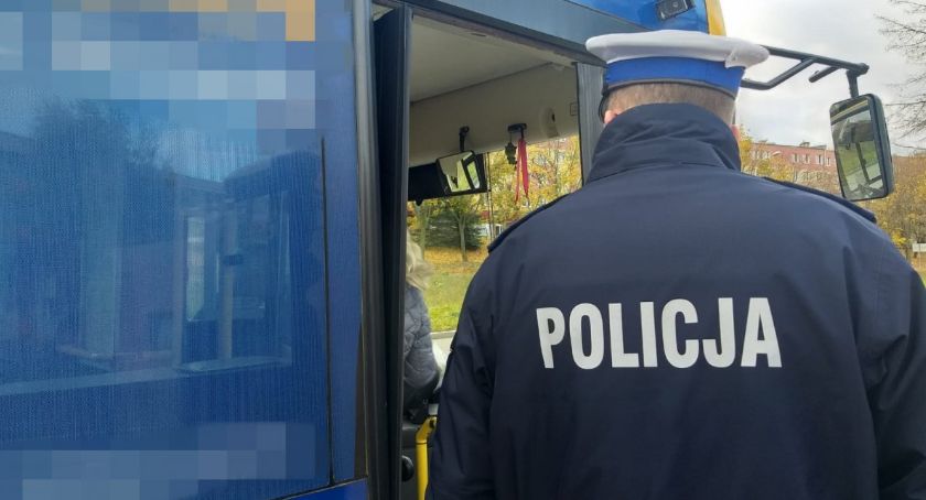 Policjanci i pracownicy sanepidu kontrolują w Łomży